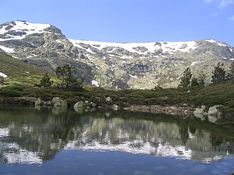 Circo y cima de Peñalara en la sierra de Guadarrama, España.