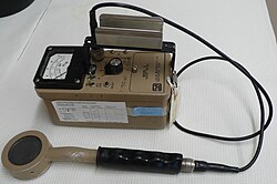 Contador Geiger-Müller con detector especializado de tipo pancake.