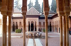Patio de los Leones en la Alhambra de Granada