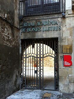 Entrada a la Academia