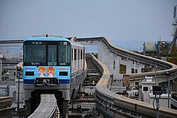 Traviesas y balasto en la vía férrea
