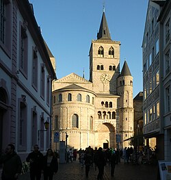 Vista de la Catedral de San Pedro desde la calle Sternstraße