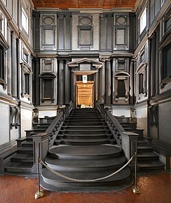Detalle de la escalinata del vestíbulo