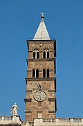 Campanario medieval de la basílica