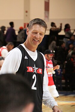Detlef Schrempf en el NBA All-Star Center Court de 2016