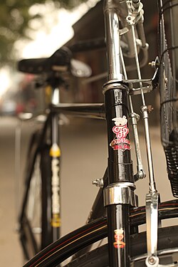 Bicicleta Flying Pigeon en un hutong