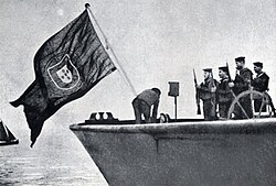 Fotografía histórica de tropas preparadas para el servicio militar.