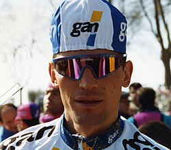 Jean-Claude Colotti rodando durante la París-Niza de 1993