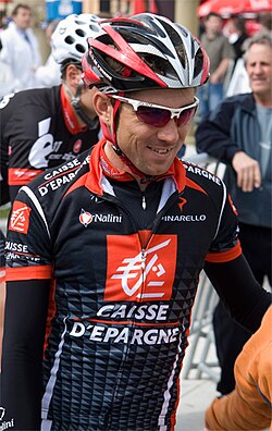 David Arroyo vistiendo el equipamiento del Caisse d'Epargne