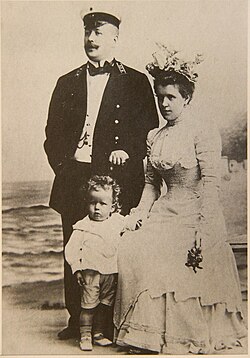 Mijaíl Eisenstein junto a su esposa Yulia y su hijo Serguéi en 1900