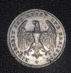 El lema Einigkeit und Recht und Freiheit en el anverso de una moneda de 200 marcos de 1923.