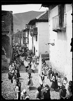 Procesión por las calles de Ansó