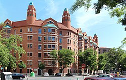 Edificio de la Finca Roja en Valencia, España