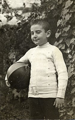 Francisco Ayala a los siete años