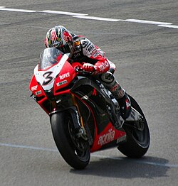 Max Biaggi pilotando una Aprilia RSV4