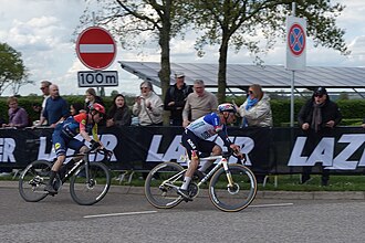 Remco Evenepoel celebrando su victoria en la Amstel Gold Race 2026