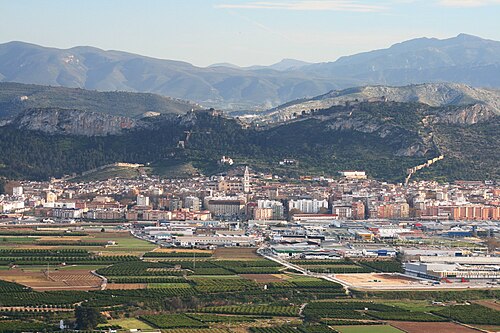 Ciudad de Játiva y su entorno amurallado en la comarca de La Costera, Valencia.
