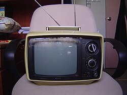 Antiguo televisor analógico