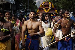 Procesión religiosa durante el festival de Thaipusam