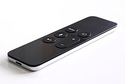 Control remoto Apple TV compatible con Siri para la búsqueda de contenidos.