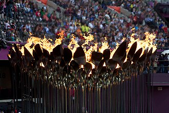 Pebetero olímpico de Londres 2012 compuesto por múltiples pétalos de cobre.