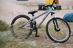 Bicicleta de montaña preparada para dirt jumping