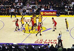 Encuentro de temporada regular entre Lakers y Hawks en 2006