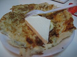 Arepa colombiana con quesito antioqueño