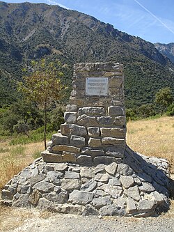 Monumento conmemorativo en el parque