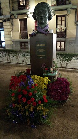 Busto de Clara Campoamor en la plaza Guardias de Corps de Madrid.