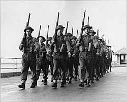 Tropas luxemburguesas entrenándose en el Reino Unido en 1943
