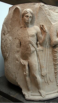 Escultura del siglo IV a. C. que quizá represente a Tánatos procedente de Éfeso.