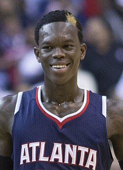 Dennis Schröder jugando con los Atlanta Hawks