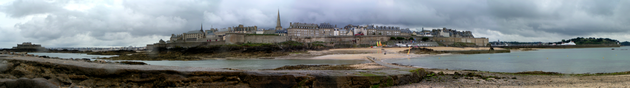 Vista panorámica costera de Saint-Malo tomada desde el islote del Grand Bé