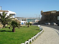 Jardín junto a la Fortaleza de Peniche