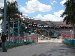 Proceso de demolición del Miami Orange Bowl en 2008