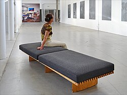 Banco creado para la exposición La síntesis de las artes en Tokio
