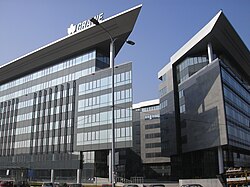 Edificios modernos de oficinas y negocios situados en el distrito financiero de Novi Beograd.