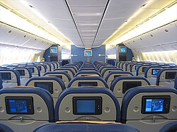 Interior de la clase turista en un Boeing 777-200ER