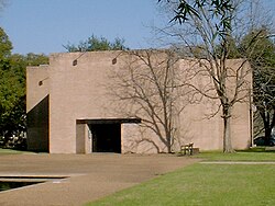Vista exterior de la Capilla Mark Rothko en Houston, Texas