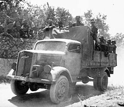 Camión Blitz fabricado durante la Segunda Guerra Mundial