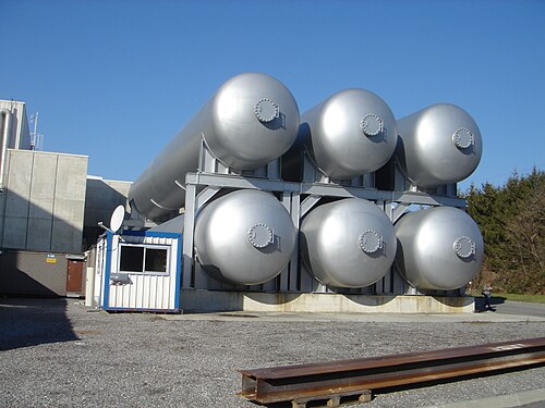 Tanques de almacenamiento de helio líquido en las instalaciones del CERN.