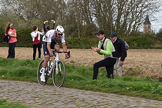 Mathieu van der Poel durante la París-Roubaix 2024