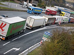 Representación de un sistema de platooning en carretera