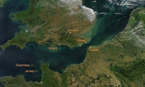 Fotografía aérea del canal de la Mancha separando al Reino Unido de la Europa continental.