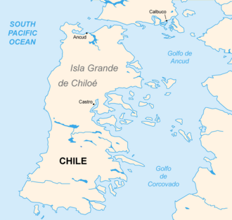 Mapa histórico de la isla Grande de Chiloé mostrando la ubicación de Castro y los golfos circundantes.