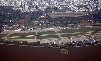 Vista aérea del Aeroparque Jorge Newbery en Buenos Aires, Argentina.
