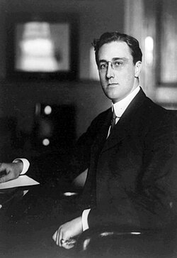 FDR retratado como Secretario de Adjunto de la Marina en 1913.