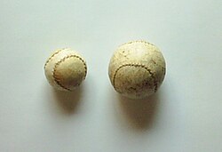 Comparación de una pelota de mano valenciana y una de pelota vasca
