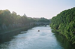 El río Tíber cruzando la ciudad de Roma